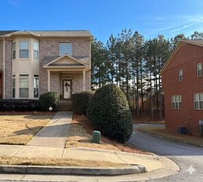 Exterior - Serene 3-bedroom townhome with AC in charming Tucker (Tucker)