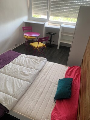 Room - Vrbo Property (Cenon)