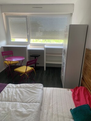 Room - Vrbo Property (Cenon)