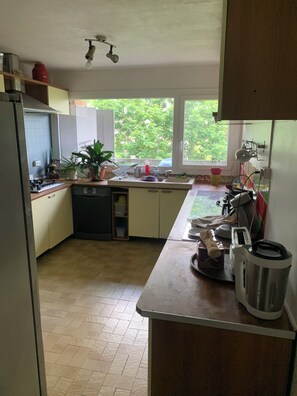 Private kitchen - Vrbo Property (Cenon)
