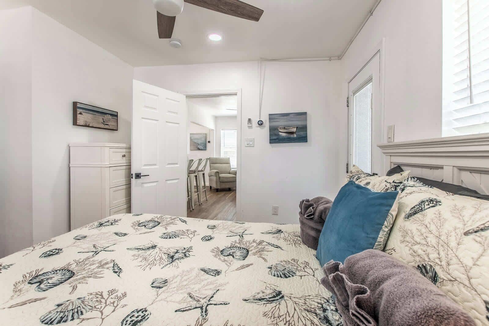 Apartment, 1 Queen Bed with Sofa bed, Balcony, Partial Ocean View (1117 Ocean D) | 1 bedroom, individually decorated, individually furnished