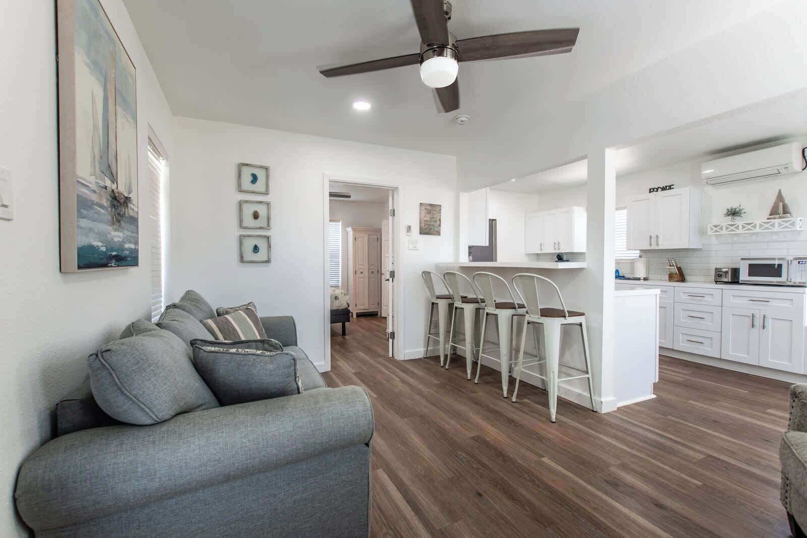 Apartment, 1 Queen Bed with Sofa bed, Balcony, Partial Ocean View (1117 Ocean D) | Living area