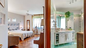 1 chambre, fer et planche Ă repasser, Wi-Fi, draps fournis