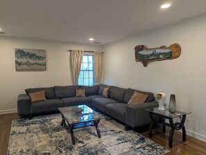 Living area - Charming 5-bedroom estate in Germantown with Private Heated Pool (Germantown)