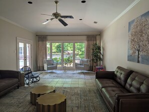 Living area - Charming 5-bedroom estate in Germantown with Private Heated Pool (Germantown)
