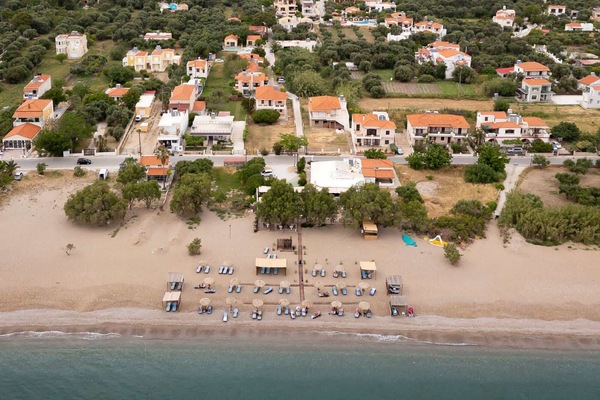 Seaside beach property - Just 80m away from the house
