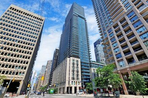 Exterior - Luxury Condo by subway, UofT, Parking, Pool, Gym for FIFA 2026 (Toronto)