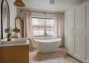 Bathroom - Modern farmhouse in the heart of wine country! (Grand Pré)