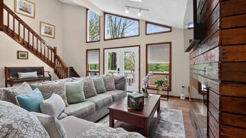 House, 3 Bedrooms | Living area | Smart TV, streaming services