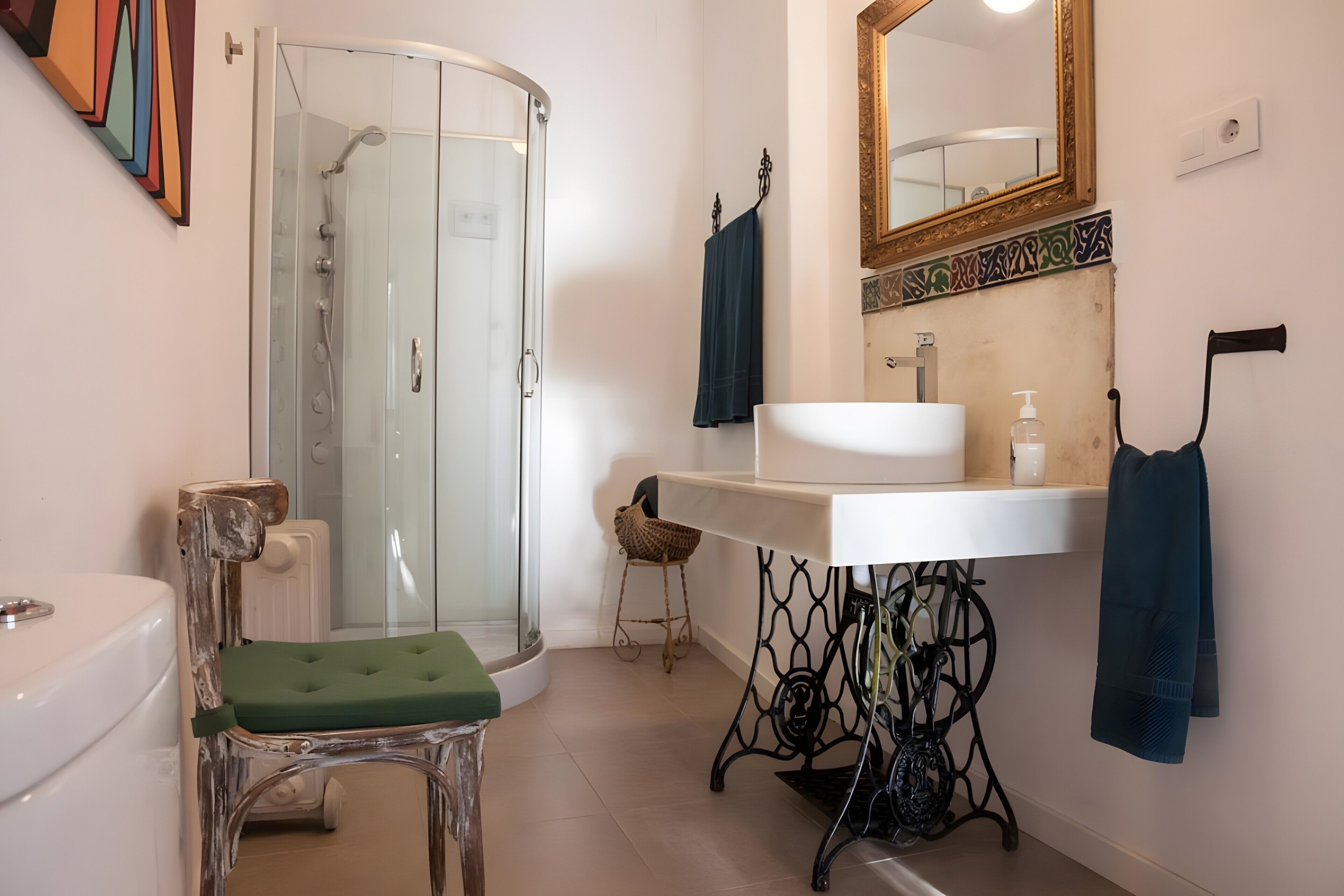 Een douche, een haardroger, handdoeken