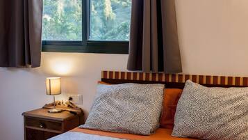 WiFi, bed sheets