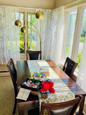 Dining - Kennebunk Family Retreat Near Downtown with Beach Passes (Kennebunk)