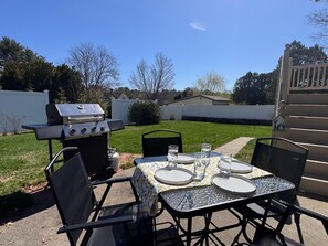 Outdoor dining - Kennebunk Family Retreat Near Downtown with Beach Passes (Kennebunk)