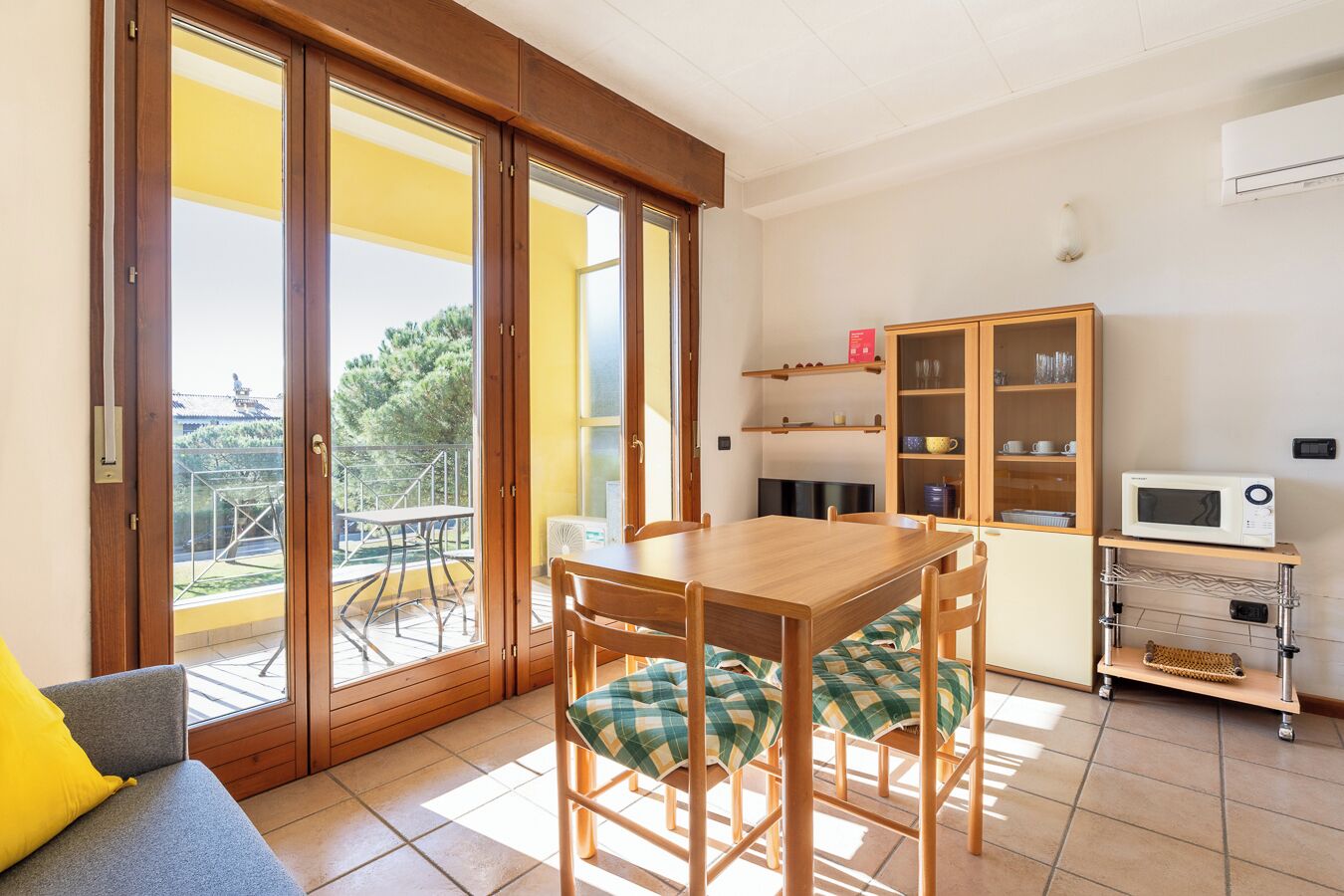 Studio, Balkon | Wohnbereich