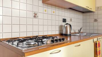 Estudio, balcón | Cocina privada | Hervidor eléctrico