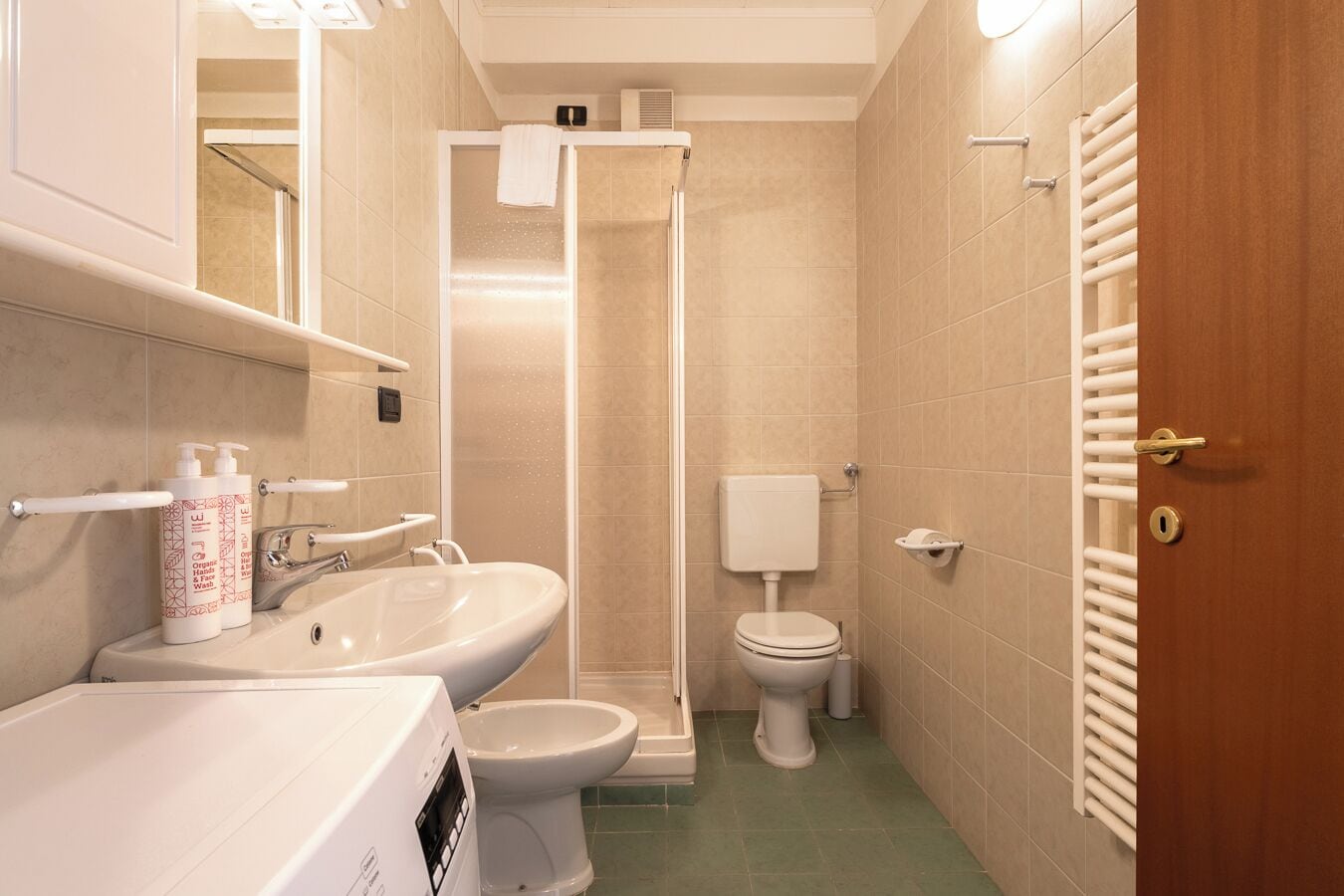 Studio, Balkon | Badezimmer