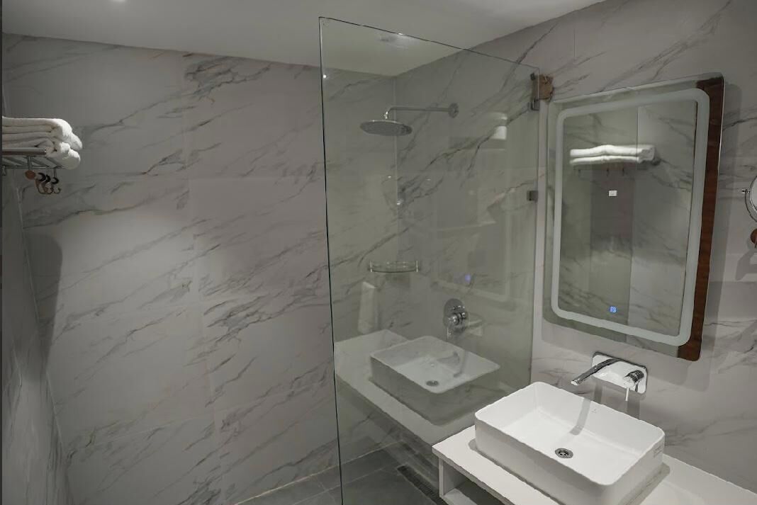 Deluxe Double Room, Balcony, Hill View | Bathroom | Jetted tub, free toiletries, bathrobes, towels