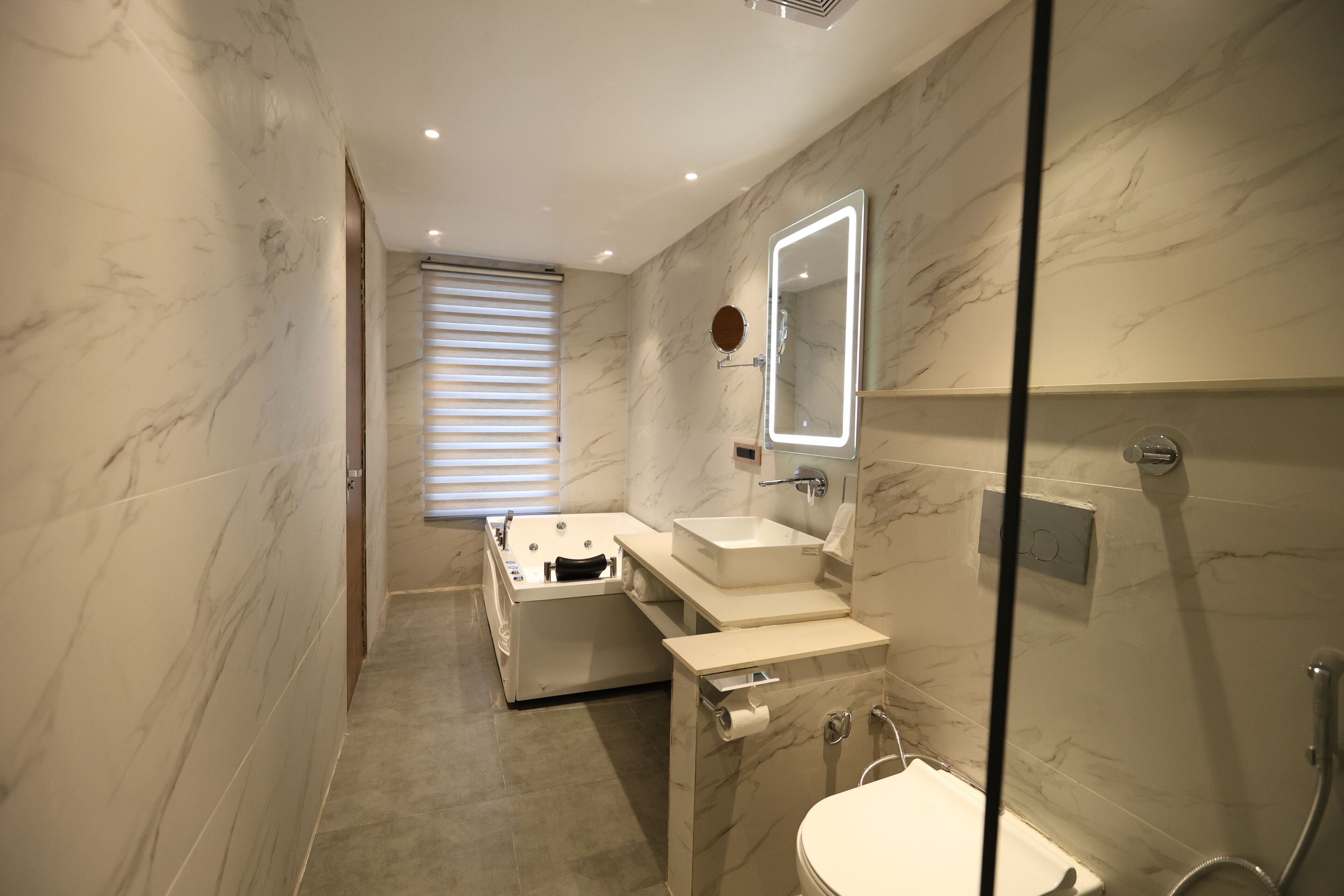 Elite Room, Balcony, Hill View | Bathroom | Jetted bath, free toiletries, bathrobes, towels