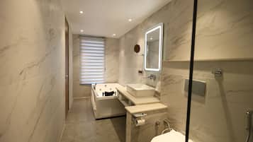 Elite Room, Balcony, Hill View | Bathroom | Jetted bath, free toiletries, bathrobes, towels
