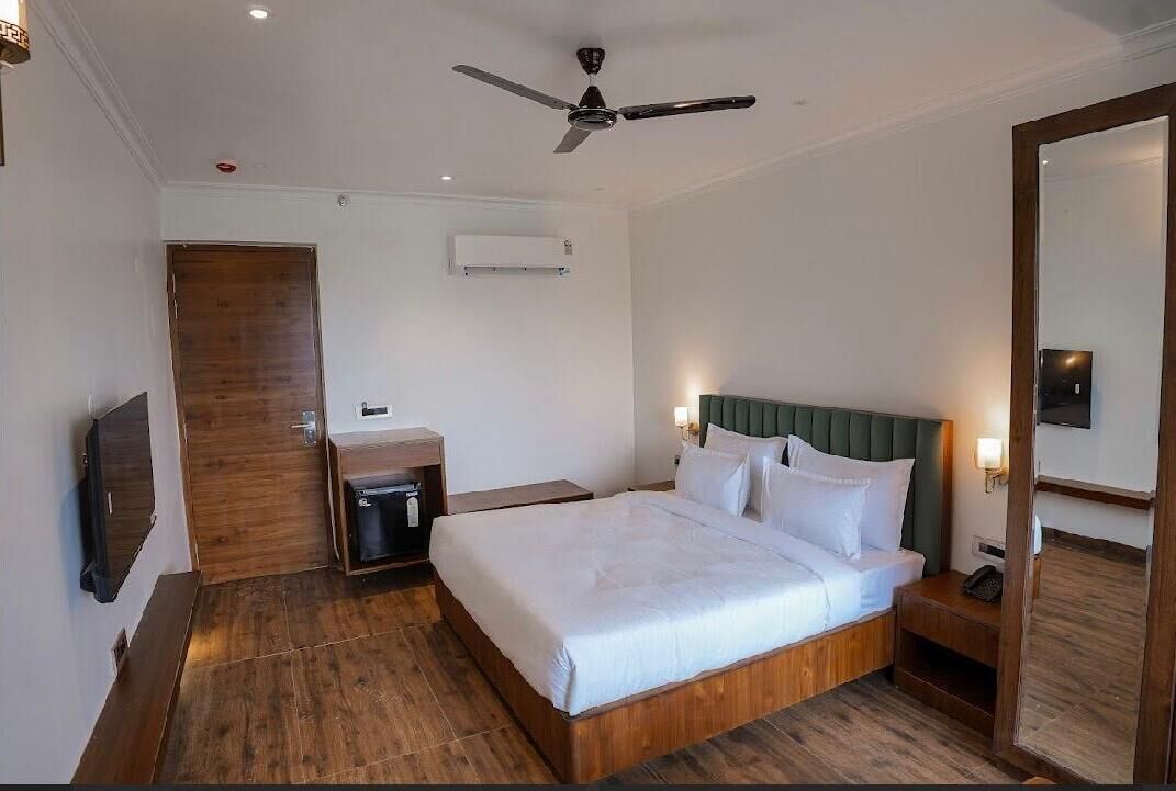 Deluxe Double Room, Balcony, Hill View | Iron/ironing board, free WiFi
