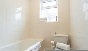 House, Smoking | 2 bedrooms - Modern 2BR Apartment Near Hull City Centre Free Parking (Hull)