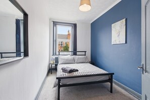 House, Smoking - Stylish 3BR Gateshead Home Free Parking Sleeps 6 (Gateshead)