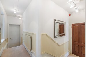 Interior - Elegant 2-bedroom flat in Mayfair near Hyde Park & Oxford Street with Free Wi-Fi (London)