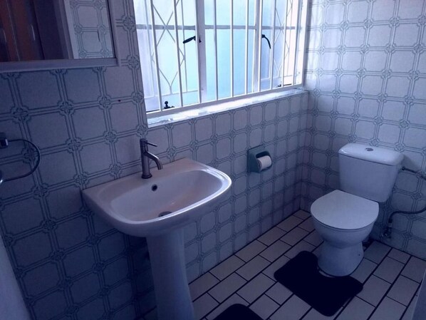 Shared Dormitory, 1 Bedroom | Bathroom