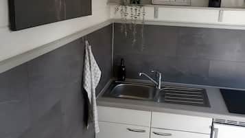 Fridge, stovetop, coffee/tea maker, electric kettle