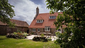 Exterior - Ambersham House a picturesque Grade II newly renovated country house that sleeps up to 6 guests. (South Ambersham)