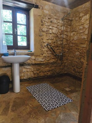 Bathroom - Vrbo Property (Milhac)