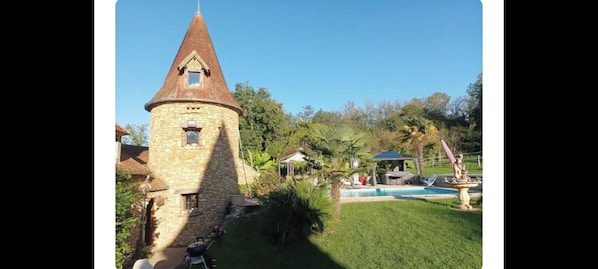 Pool - Chambre de la tour du bois noir (Milhac)
