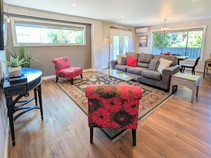 Smart TV, DVD player, offices - Lakeside Park Retreat, Patio, Grill, Kitchen, AC (Chelan)