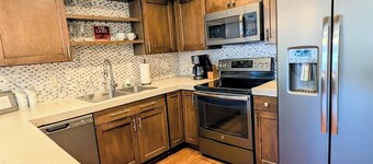 Lakeside Park Retreat, Patio, Grill, Kitchen, AC