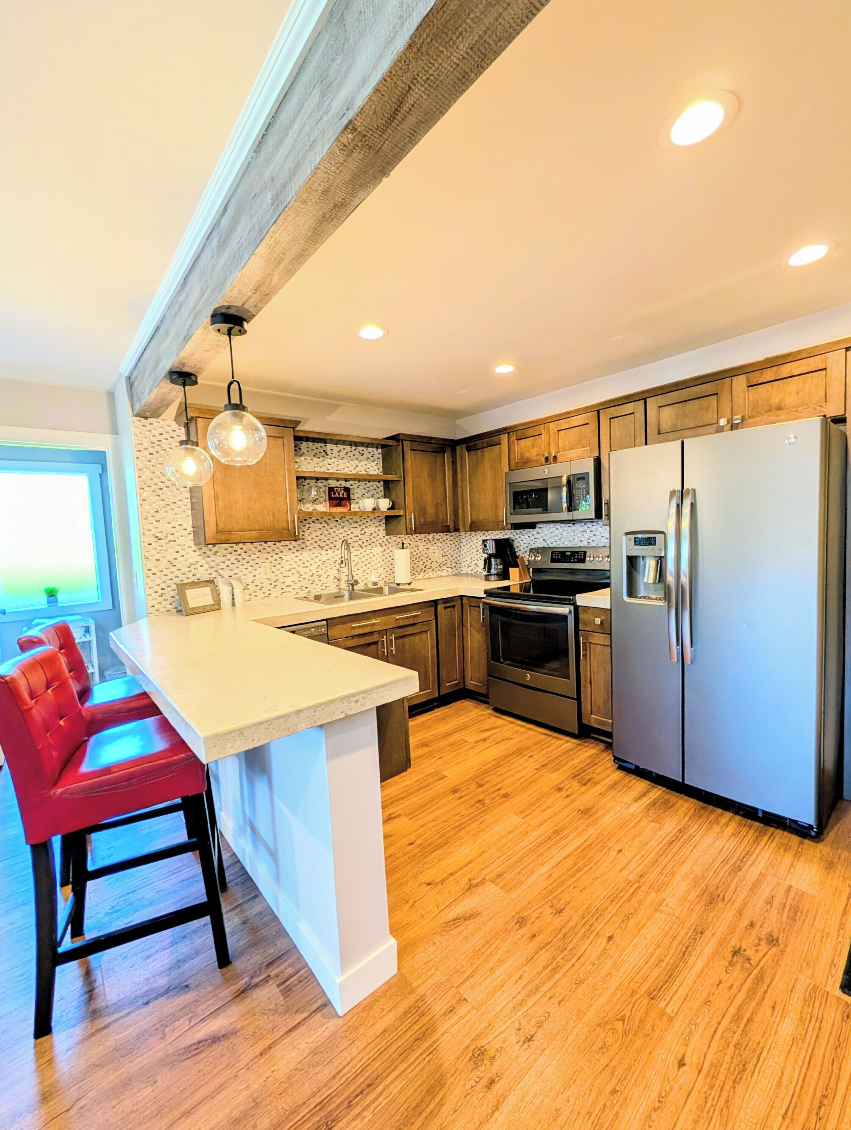 Coffee/tea maker, fridge, microwave, oven