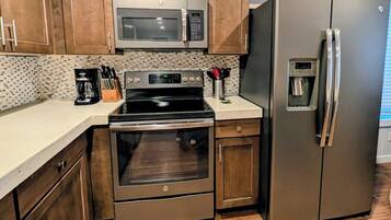Coffee/tea maker, fridge, microwave, oven