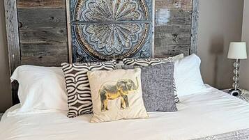 2 bedrooms, iron/ironing board, travel crib, WiFi (free)