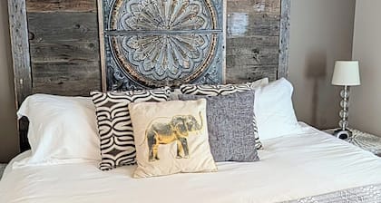 Patio Beach Retreat · Walk to Lake. 2 Bedroom, 1 Bath. Enjoy stair-free living, a full kitchen, private patio with grill, sun loungers, and easy access to Slidewaters, wineries, and downtown Chelan.