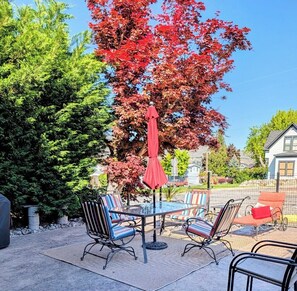 Unclassified image, 5 of 42, button - Patio Beach Retreat · Walk to Lake Chelan (Chelan)