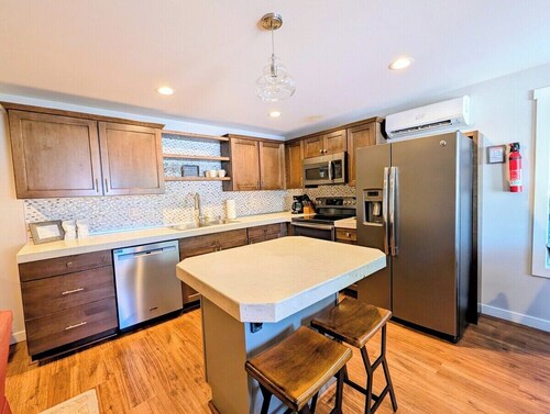 Patio Beach Retreat · Walk to Lake Chelan