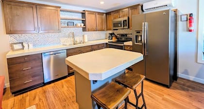 Patio Beach Retreat · Walk to Lake Chelan