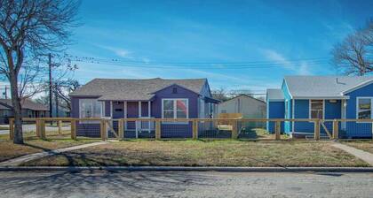 Sleeps 22 - Seaside Escape Two Fully Remodeled Homes for Your Group