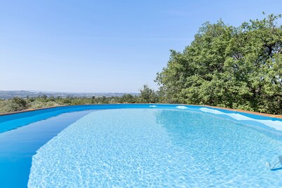 Tuscan Oasis: Country House with Private Pool, Views, and Private Parking