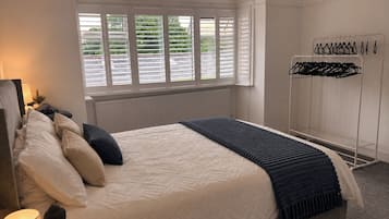 3 kamar tidur, setrika/meja setrika, Wi-Fi gratis, dan seprai linen