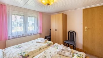 2 bedrooms, WiFi, bed sheets