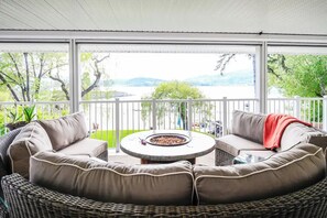 Property grounds - Spacious 4-bedroom home with private beach,  dock, large yard, outdoor shower. (Kelowna)