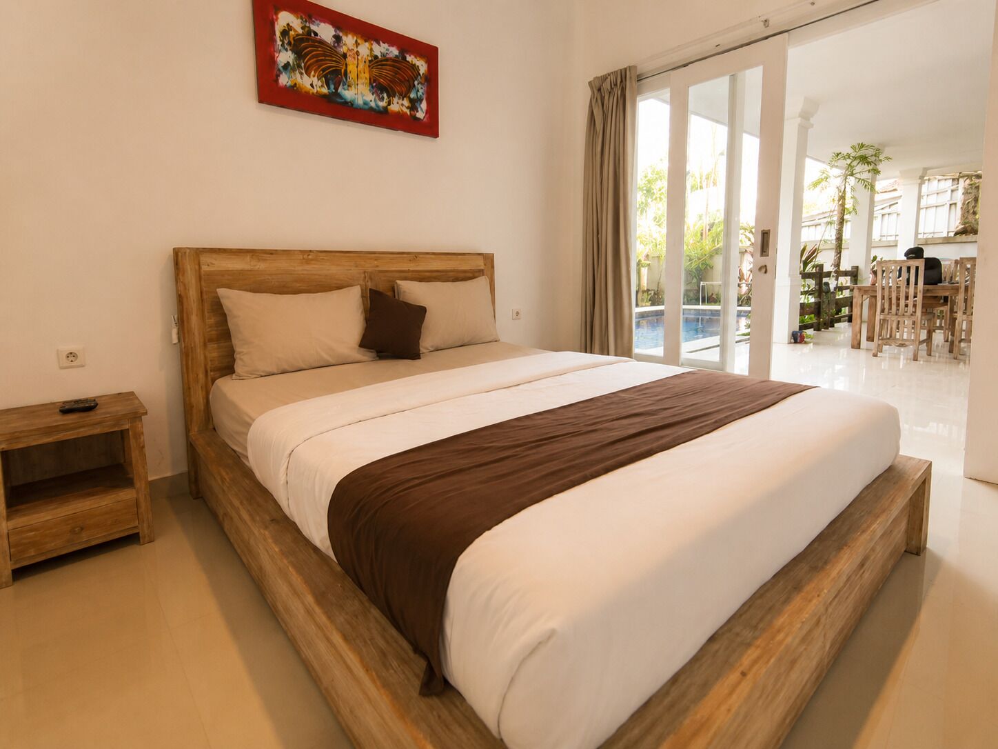 Habitación Confort doble, vistas al jardín | Escritorio