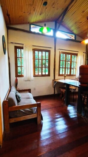 House, Balcony, Garden View | Interior - Sítio Salamandra (Aiuruoca)