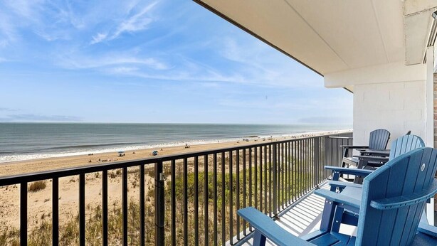 A balcony with a view of the beach and ocean. - Bimini 306 (Ocean City)
