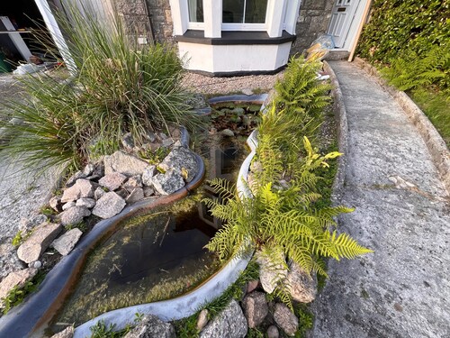 House Sleeps 6 With Garden and Parking